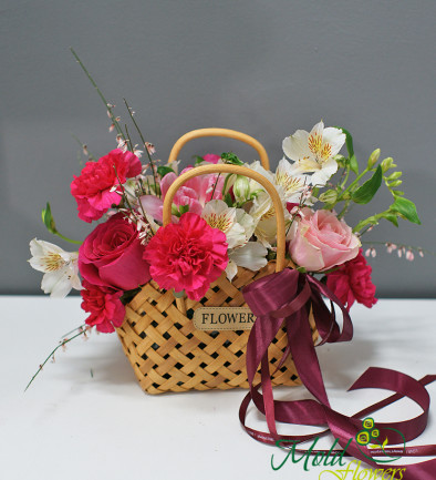 Basket of Roses 'Spring' photo 394x433